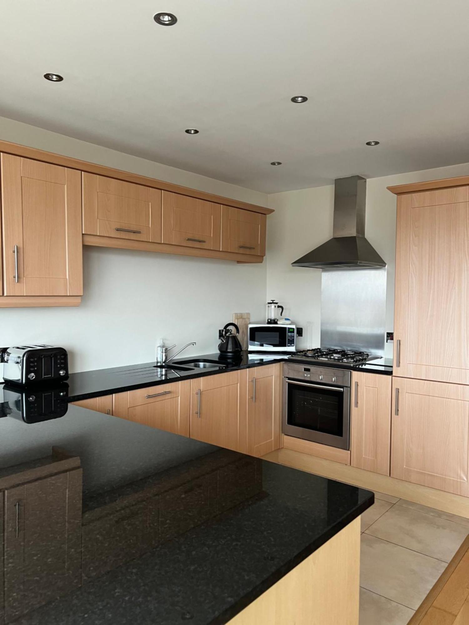 Penthouse Apartment - Town Centre, Sea Views, Secure Parking Portrush Exterior foto